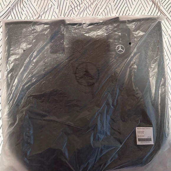 Mercedes Benz bag - Picture 2 of 5